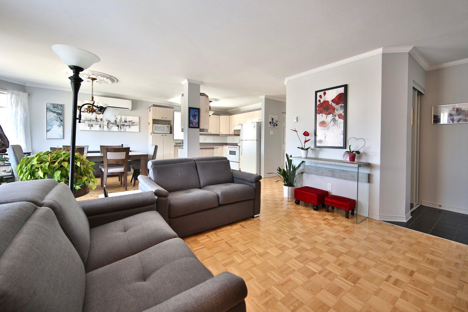 









1810


Rue des Saphirs

, 201,
Longueuil (Saint-Hubert),




QC
J4T3T9

