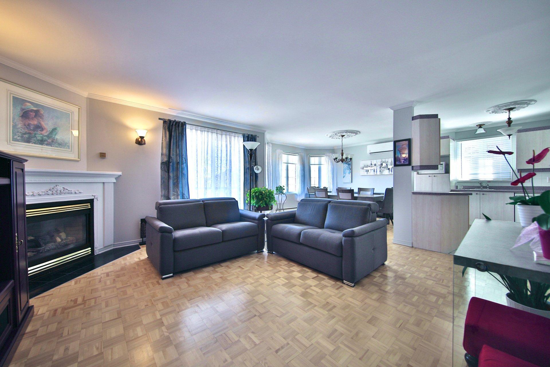 









1810


Rue des Saphirs

, 201,
Longueuil (Saint-Hubert),




QC
J4T3T9

