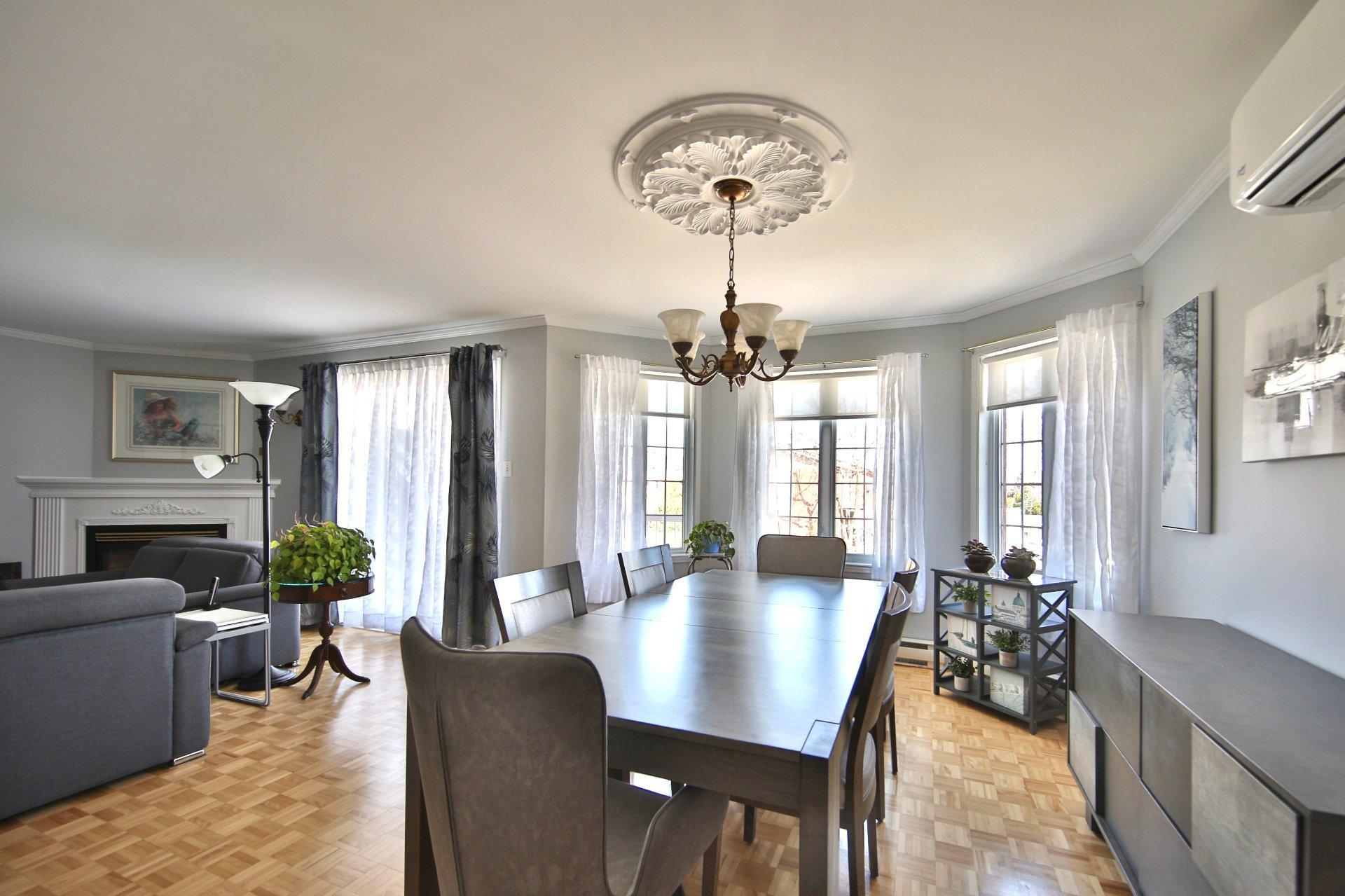 









1810


Rue des Saphirs

, 201,
Longueuil (Saint-Hubert),




QC
J4T3T9

