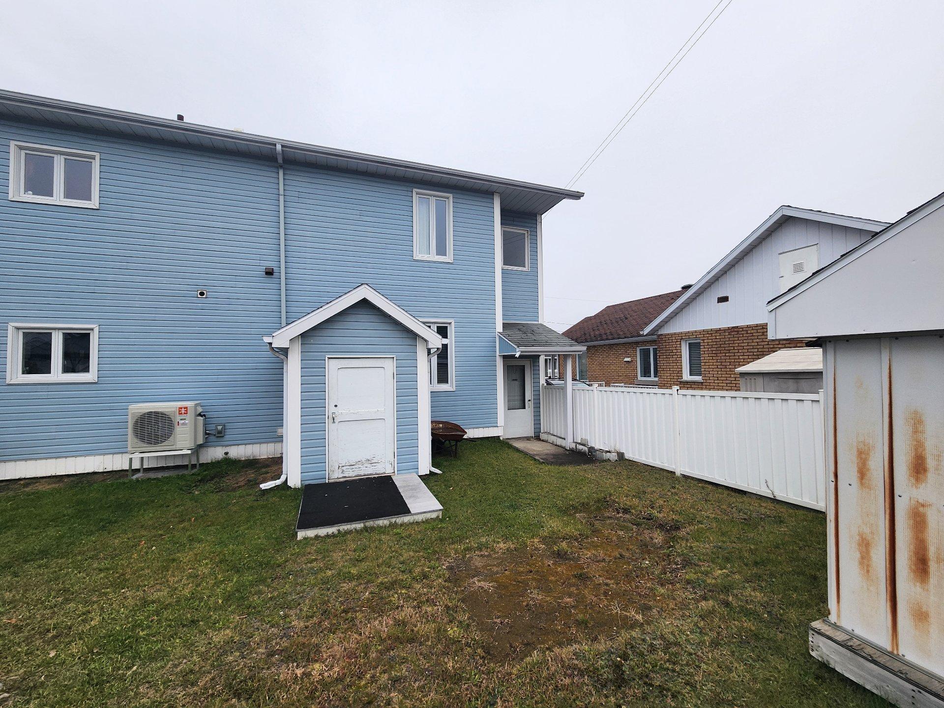 









346

 - 348


Rue Kitchener

,
La Tuque,




QC
G9X2K4

