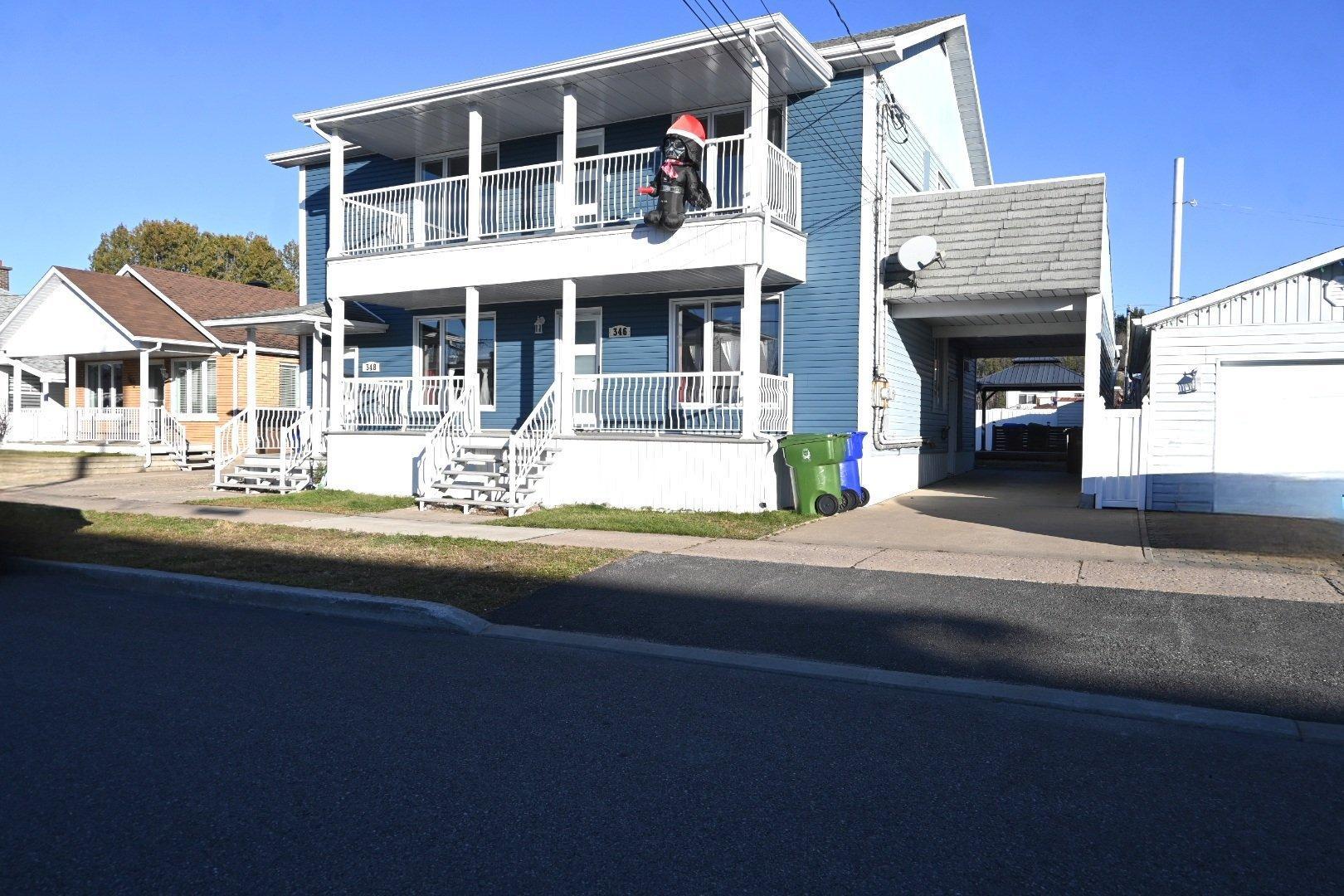









346

 - 348


Rue Kitchener

,
La Tuque,




QC
G9X2K4


