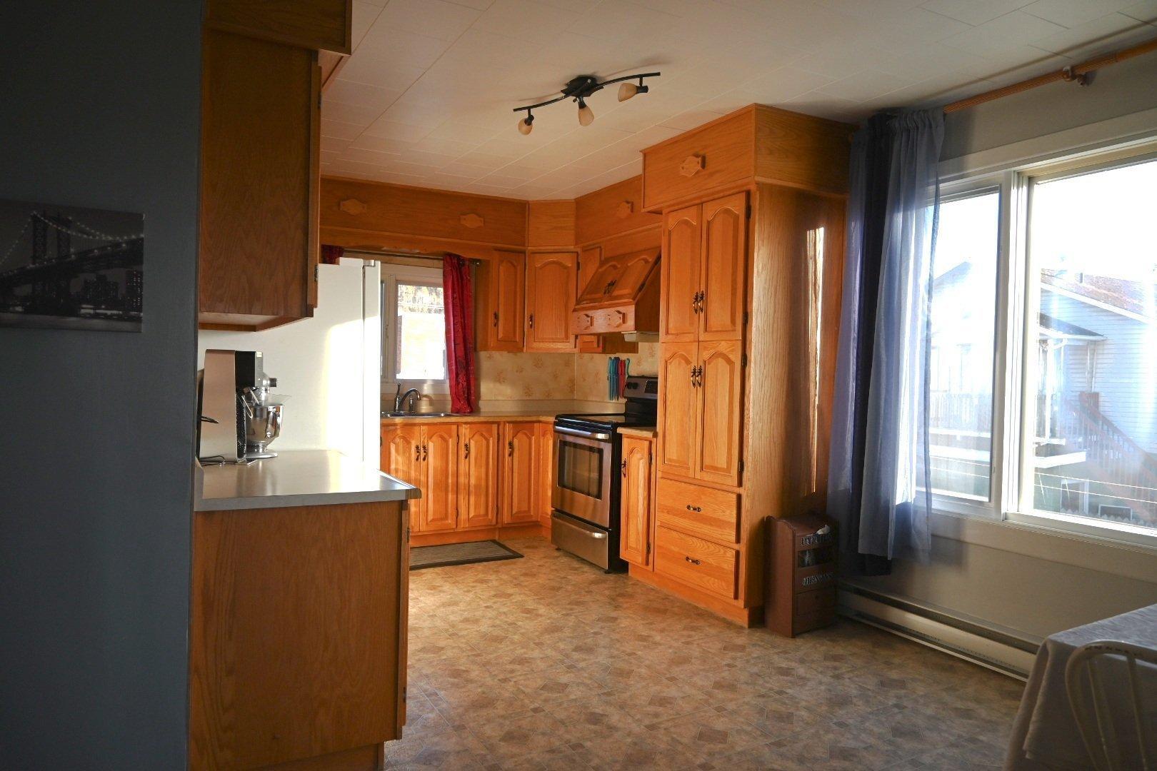 









346

 - 348


Rue Kitchener

,
La Tuque,




QC
G9X2K4

