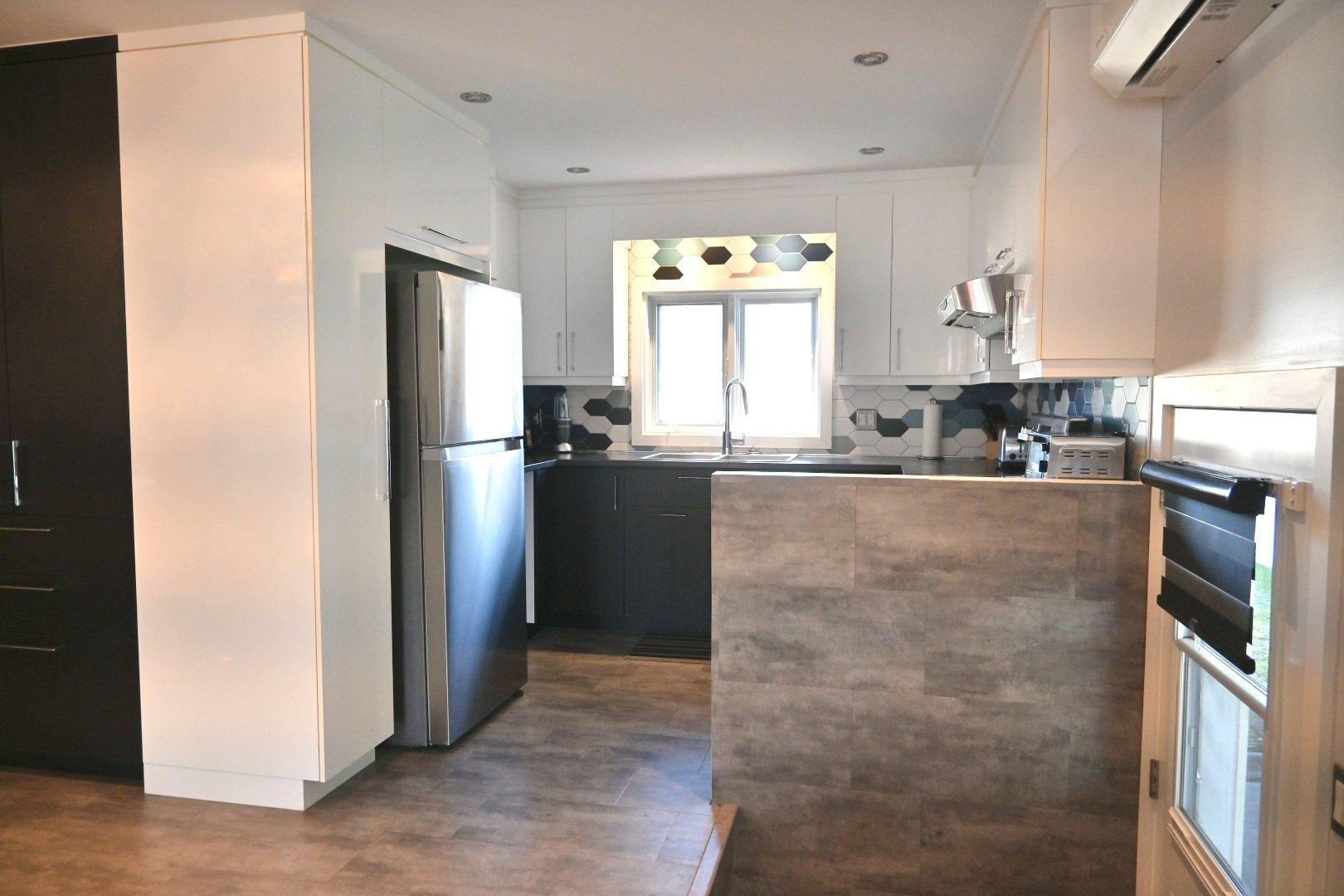 









346

 - 348


Rue Kitchener

,
La Tuque,




QC
G9X2K4

