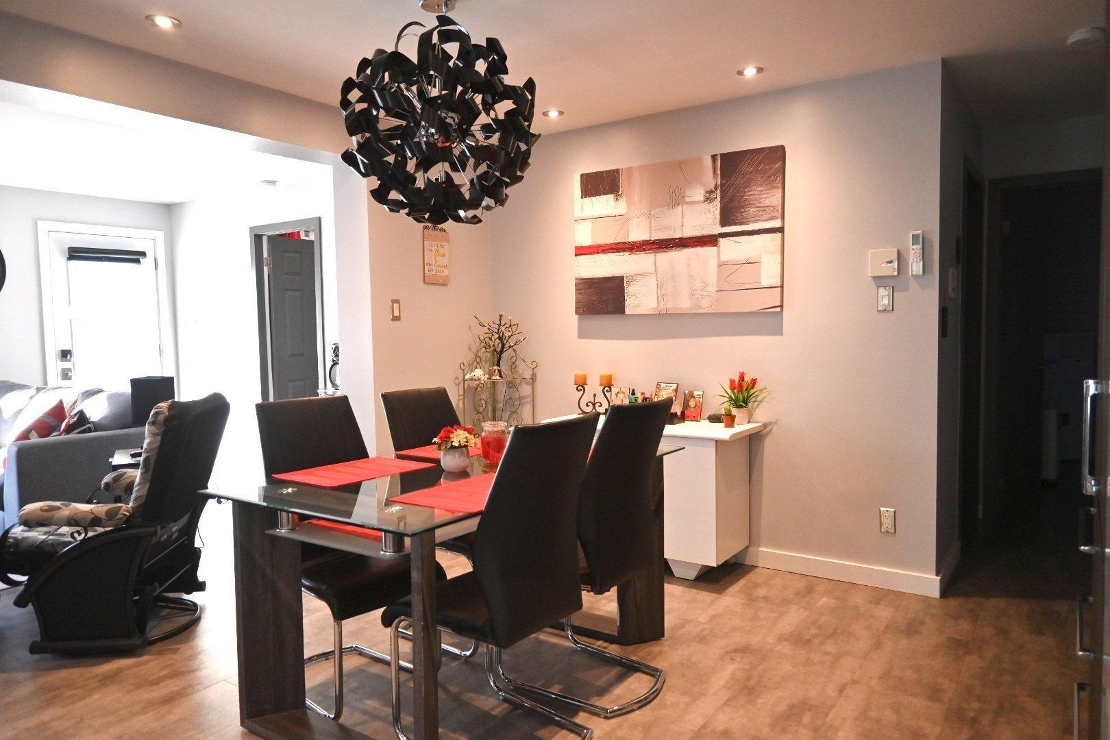 









346

 - 348


Rue Kitchener

,
La Tuque,




QC
G9X2K4

