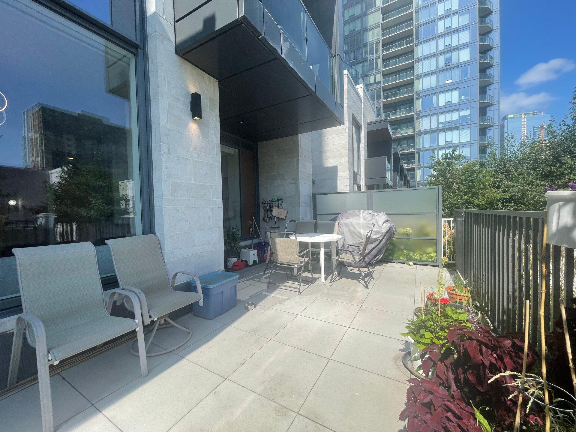 









1288


Rue St-Antoine O.

, TH09,
Montréal (Ville-Marie),




QC
H3X0C6


