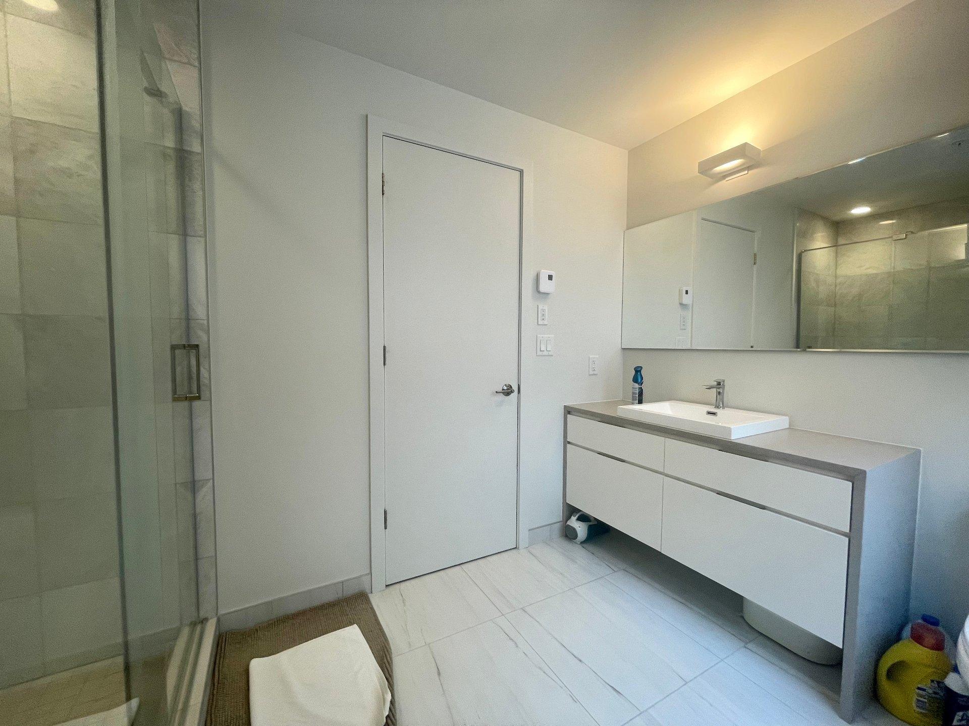









1288


Rue St-Antoine O.

, TH09,
Montréal (Ville-Marie),




QC
H3X0C6

