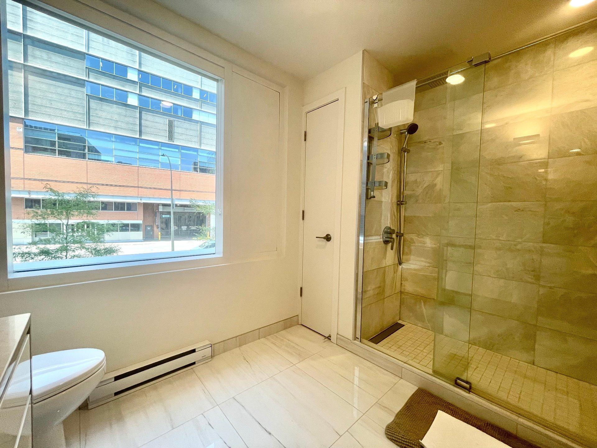 









1288


Rue St-Antoine O.

, TH09,
Montréal (Ville-Marie),




QC
H3X0C6

