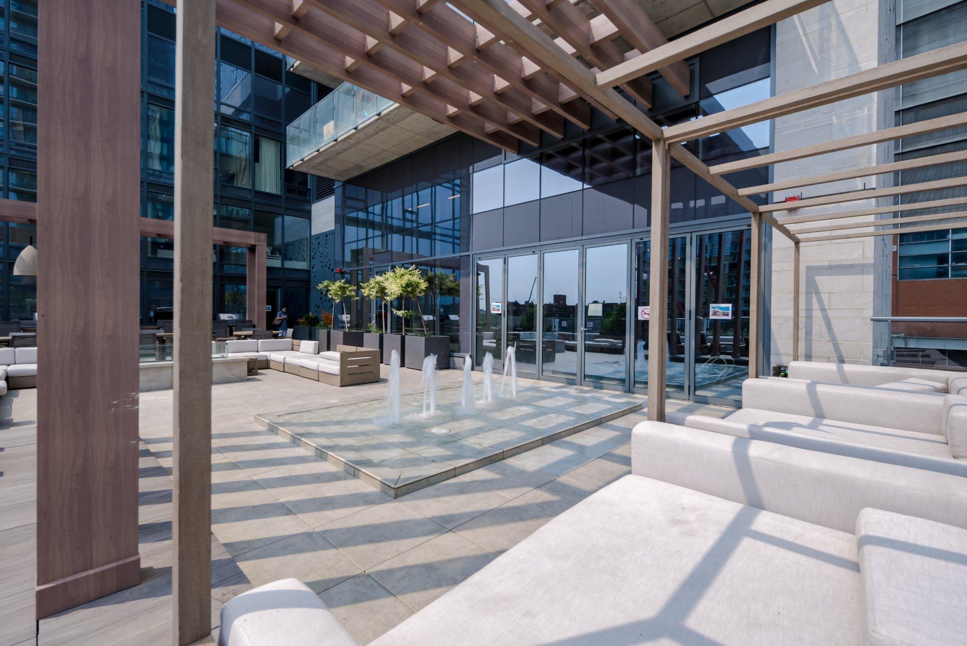 









1288


Rue St-Antoine O.

, TH09,
Montréal (Ville-Marie),




QC
H3X0C6

