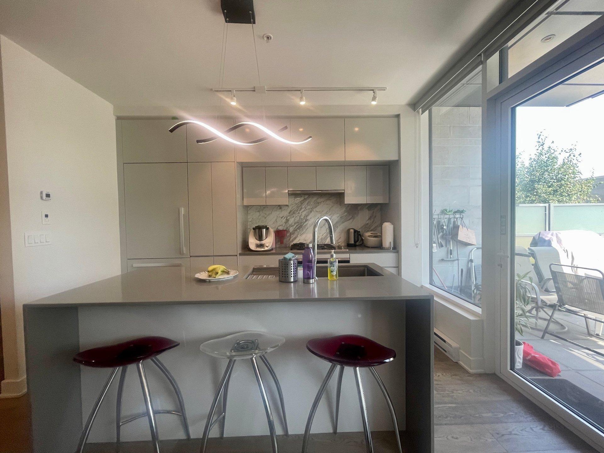 









1288


Rue St-Antoine O.

, TH09,
Montréal (Ville-Marie),




QC
H3X0C6

