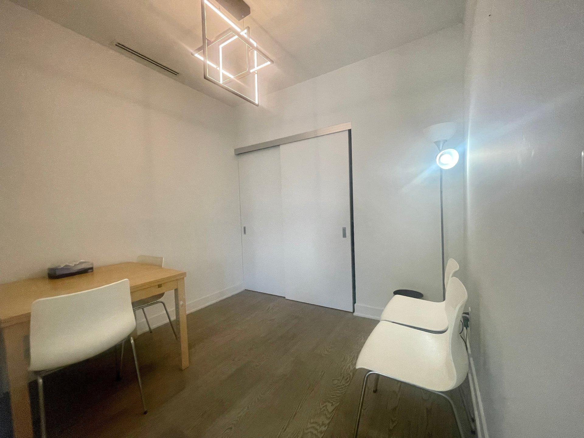









1288


Rue St-Antoine O.

, TH09,
Montréal (Ville-Marie),




QC
H3X0C6


