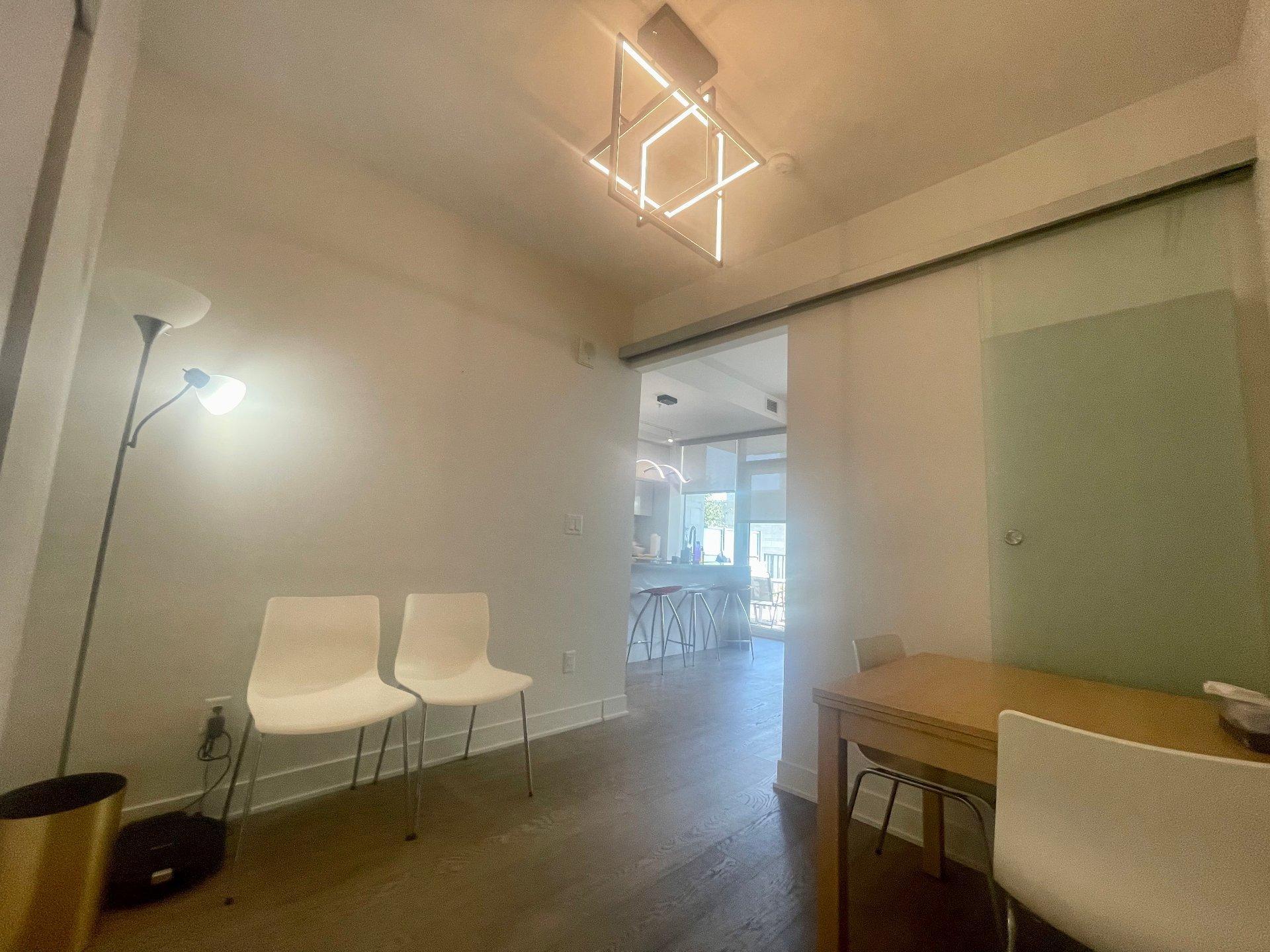 









1288


Rue St-Antoine O.

, TH09,
Montréal (Ville-Marie),




QC
H3X0C6

