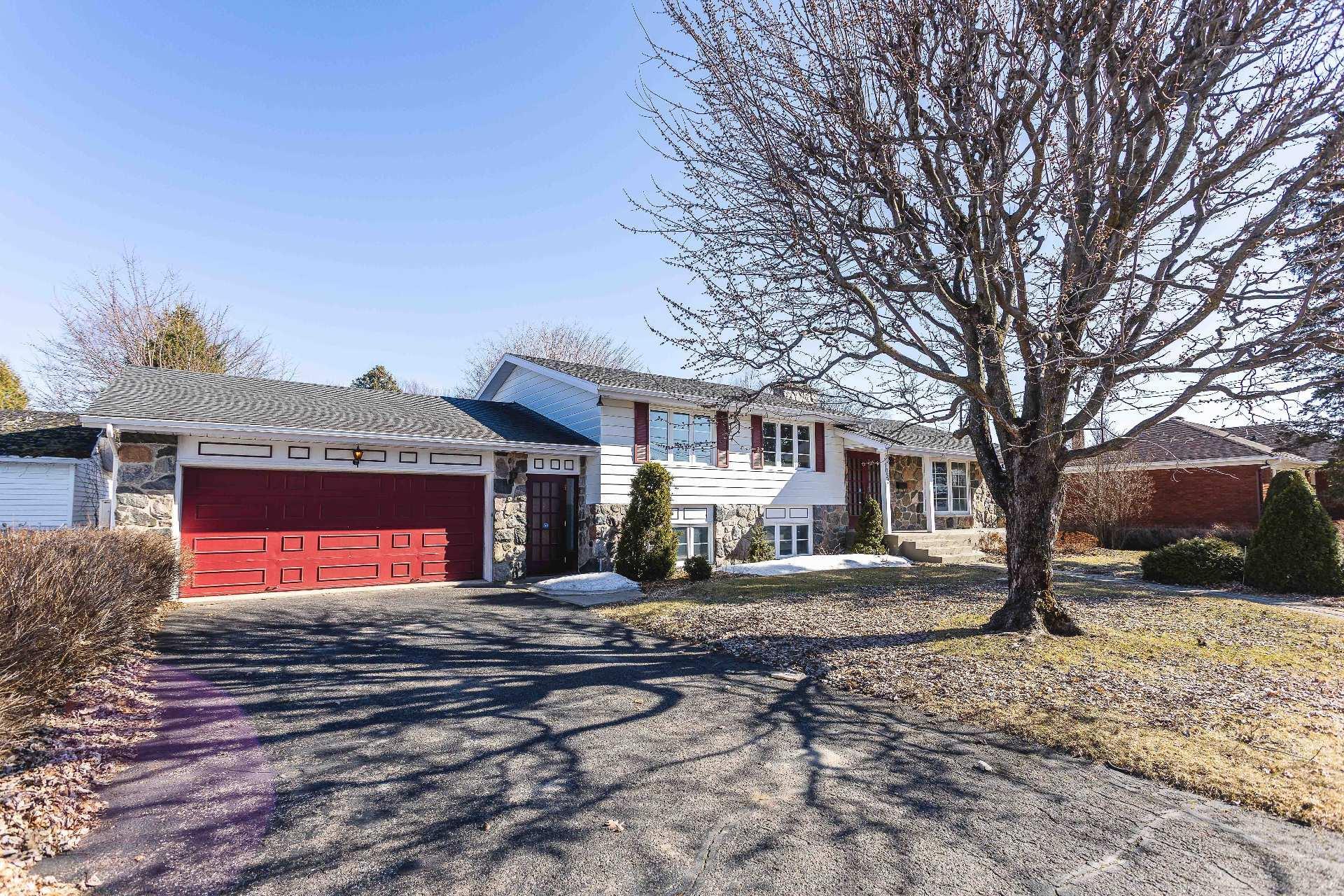 









1055


127e Rue

,
Shawinigan,




QC
G9P3Z4

