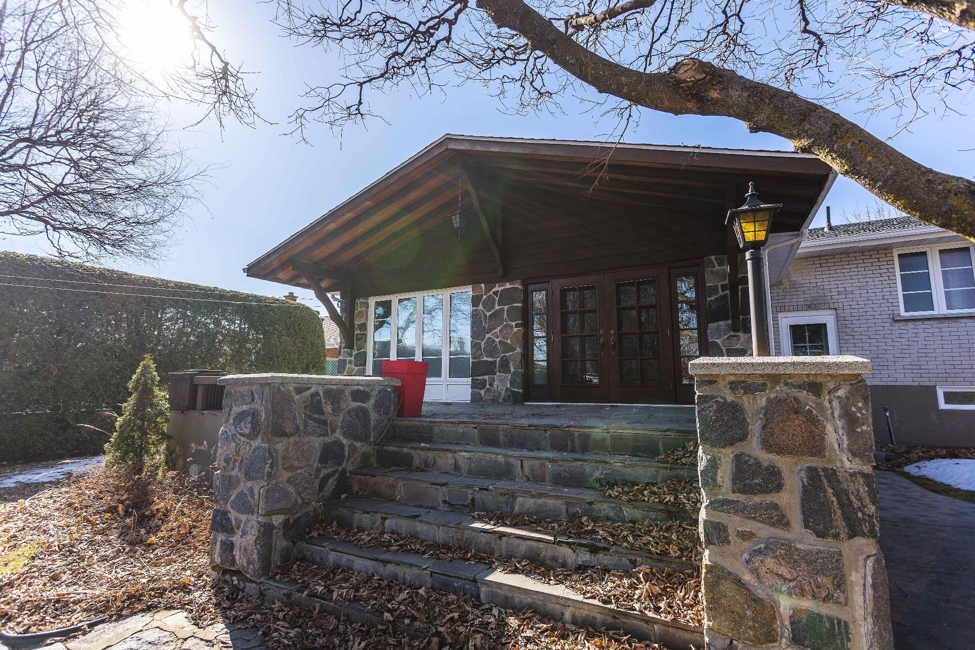 









1055


127e Rue

,
Shawinigan,




QC
G9P3Z4

