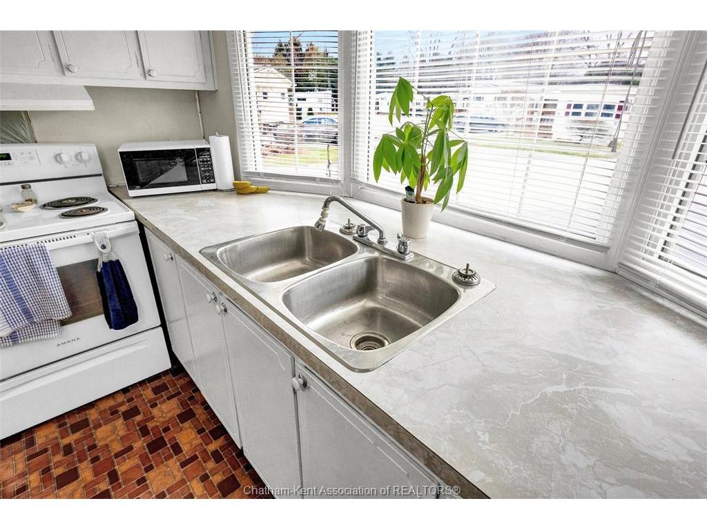 









22220


CHARING CROSS

Road, 2,
Chatham,




ON
N7M 5V8

