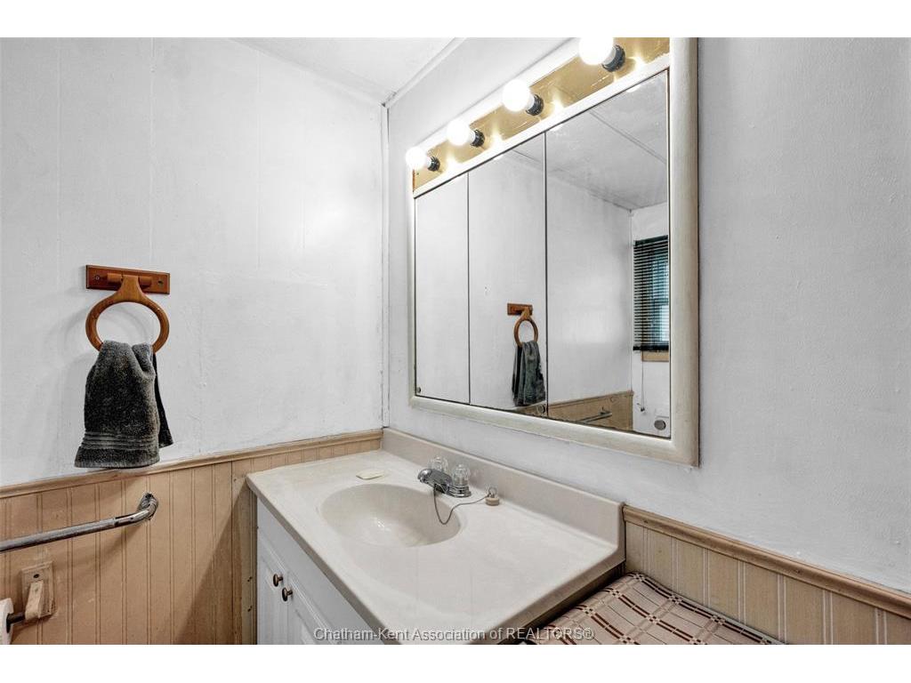 









22220


CHARING CROSS

Road, 2,
Chatham,




ON
N7M 5V8


