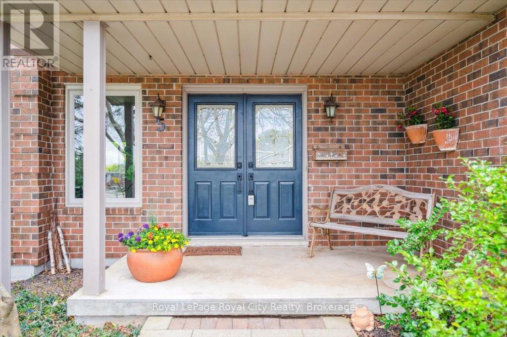












5 HAZELWOOD DRIVE

,
Guelph (Kortright Hills),




Ontario
N1C1A7

