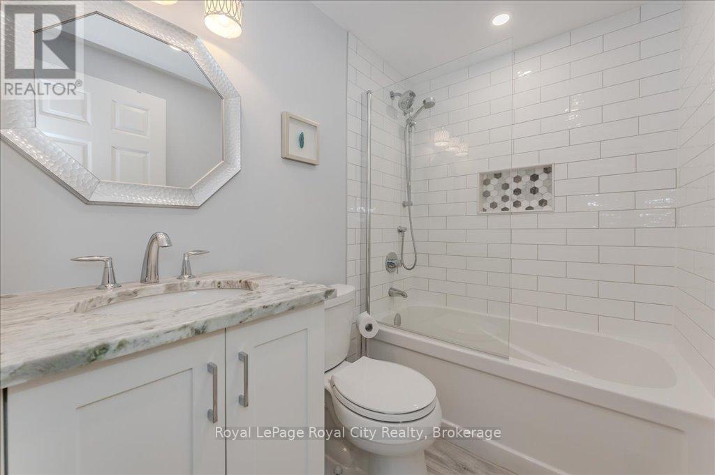 












5 HAZELWOOD DRIVE

,
Guelph (Kortright Hills),




Ontario
N1C1A7

