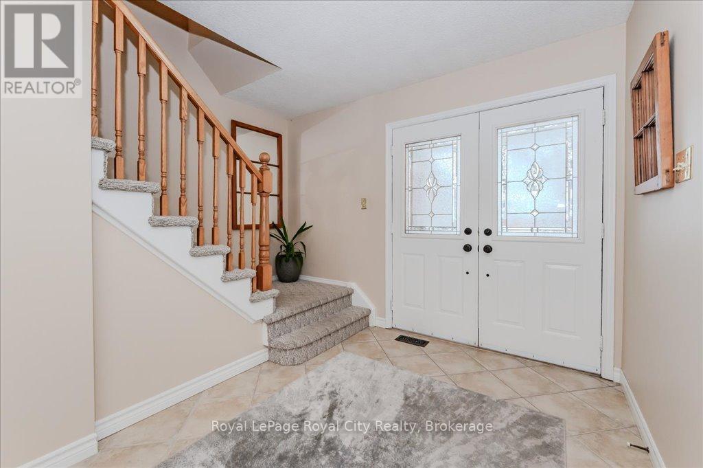 












5 HAZELWOOD DRIVE

,
Guelph (Kortright Hills),




Ontario
N1C1A7

