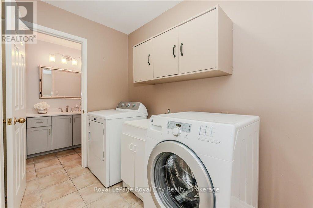 












5 HAZELWOOD DRIVE

,
Guelph (Kortright Hills),




Ontario
N1C1A7

