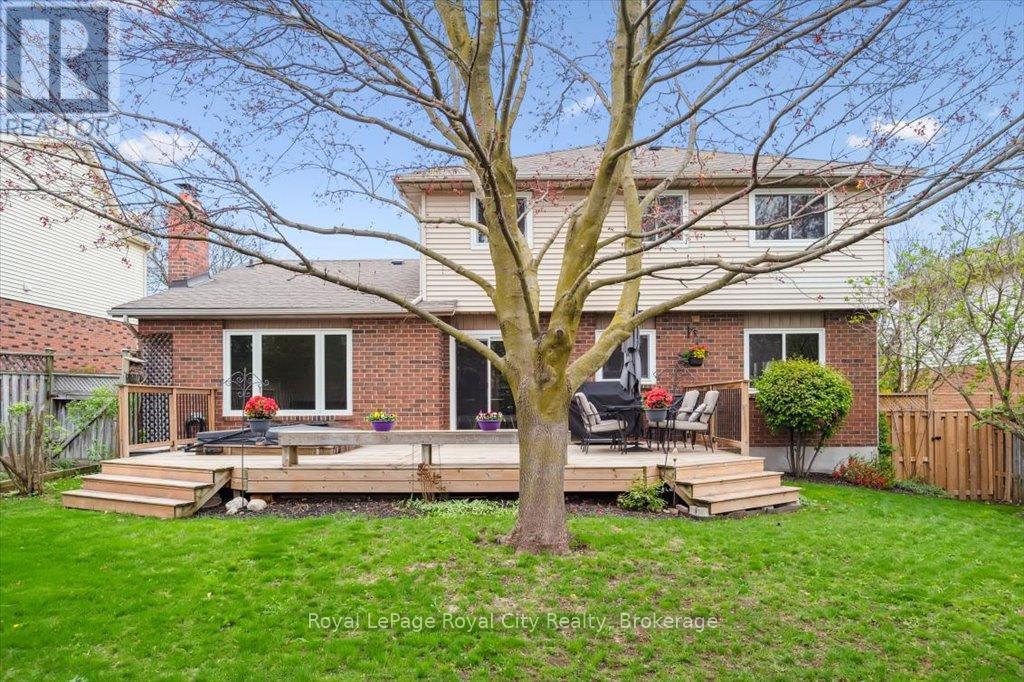 












5 HAZELWOOD DRIVE

,
Guelph (Kortright Hills),




Ontario
N1C1A7

