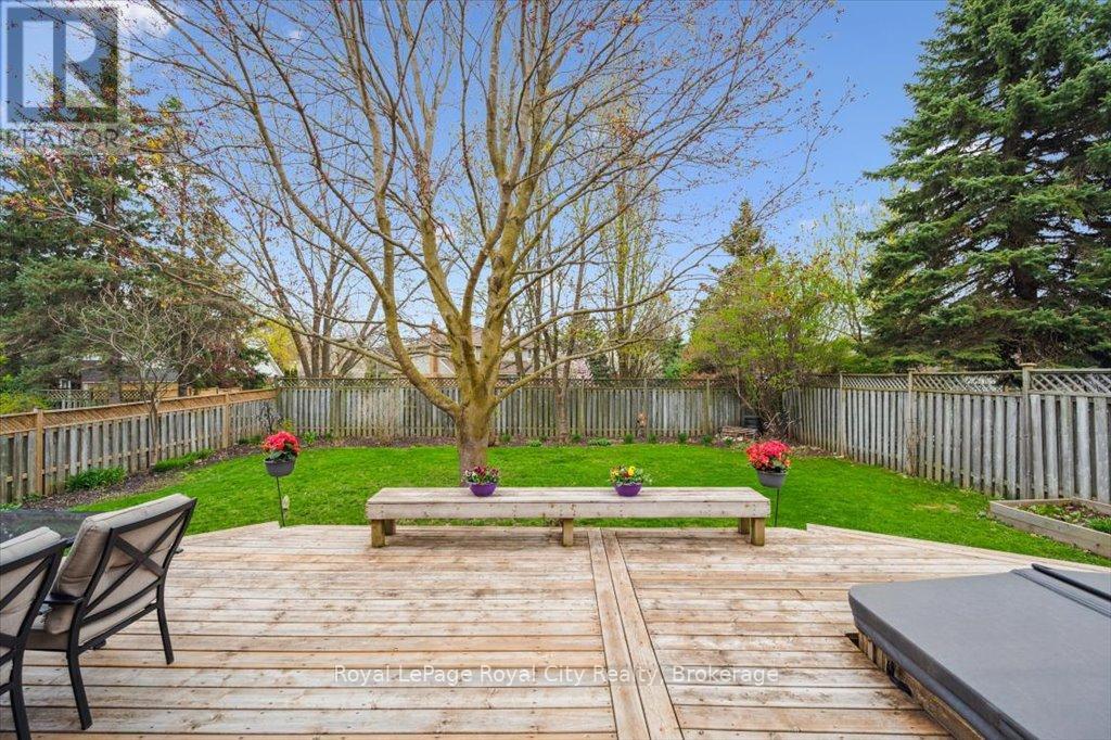 












5 HAZELWOOD DRIVE

,
Guelph (Kortright Hills),




Ontario
N1C1A7

