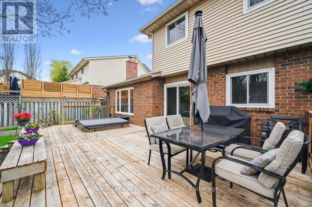 












5 HAZELWOOD DRIVE

,
Guelph (Kortright Hills),




Ontario
N1C1A7

