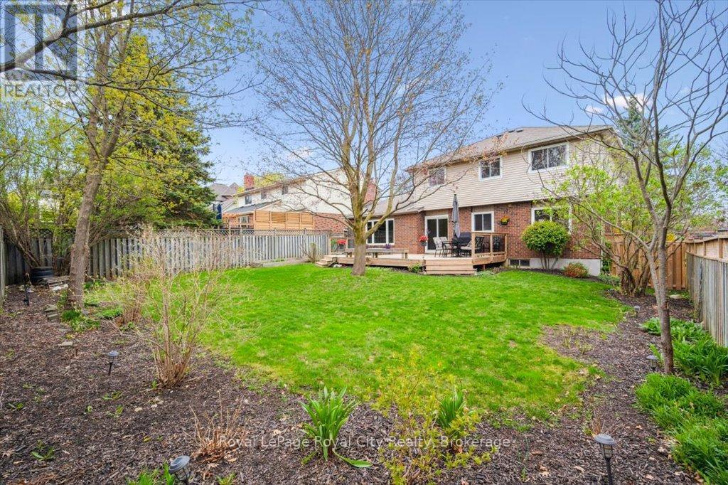 












5 HAZELWOOD DRIVE

,
Guelph (Kortright Hills),




Ontario
N1C1A7

