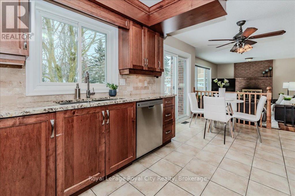 












5 HAZELWOOD DRIVE

,
Guelph (Kortright Hills),




Ontario
N1C1A7

