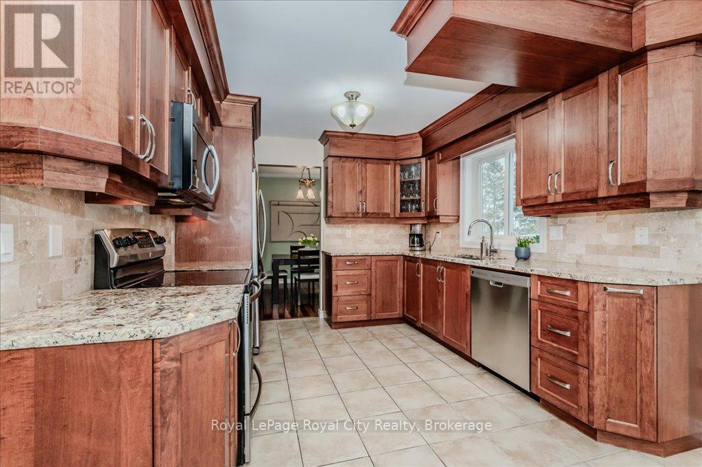 












5 HAZELWOOD DRIVE

,
Guelph (Kortright Hills),




Ontario
N1C1A7

