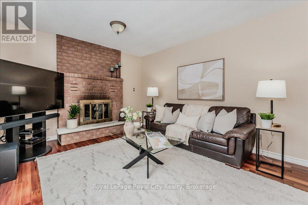 












5 HAZELWOOD DRIVE

,
Guelph (Kortright Hills),




Ontario
N1C1A7

