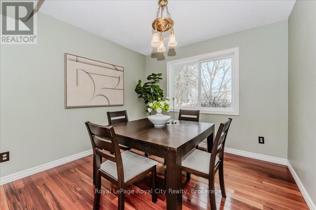 












5 HAZELWOOD DRIVE

,
Guelph (Kortright Hills),




Ontario
N1C1A7

