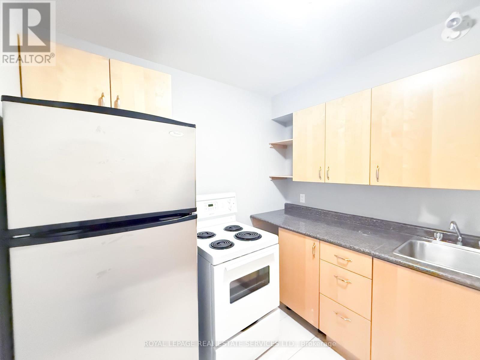 












LOWER - 3352 DUNDAS STREET W

,
Toronto,




Ontario
M6P2A4

