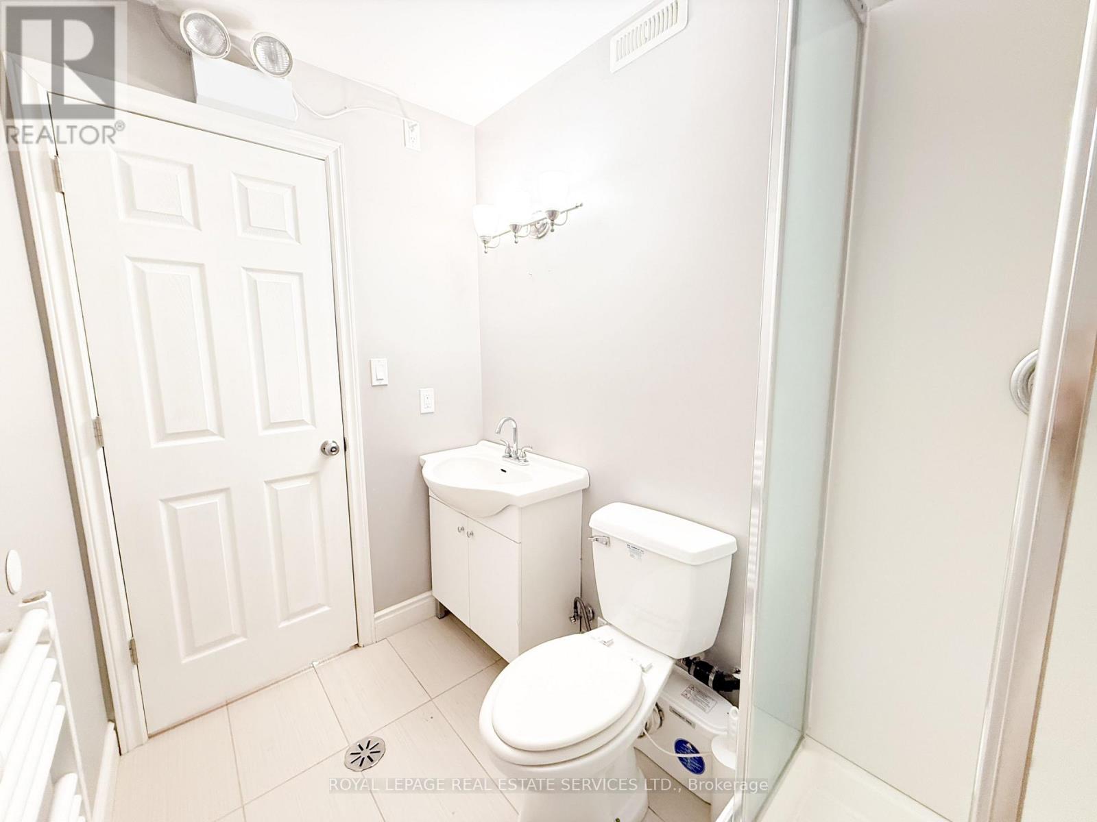 












LOWER - 3352 DUNDAS STREET W

,
Toronto,




Ontario
M6P2A4

