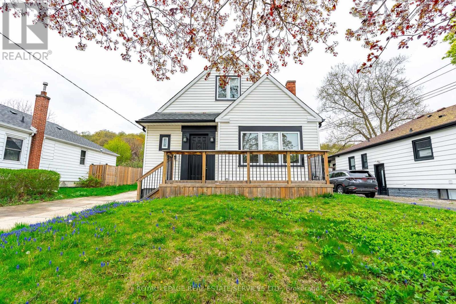 












182 CLOVERDALE AVENUE

,
Hamilton,




Ontario
L8K4M3

