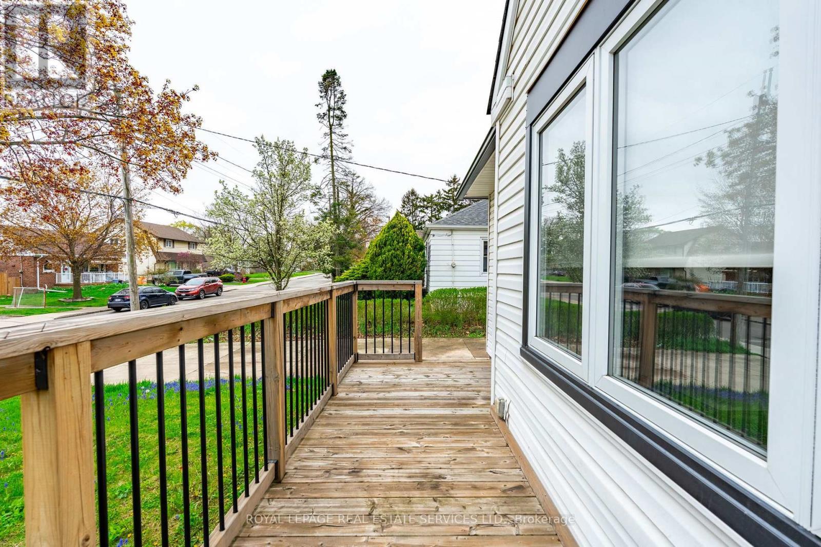 












182 CLOVERDALE AVENUE

,
Hamilton,




Ontario
L8K4M3

