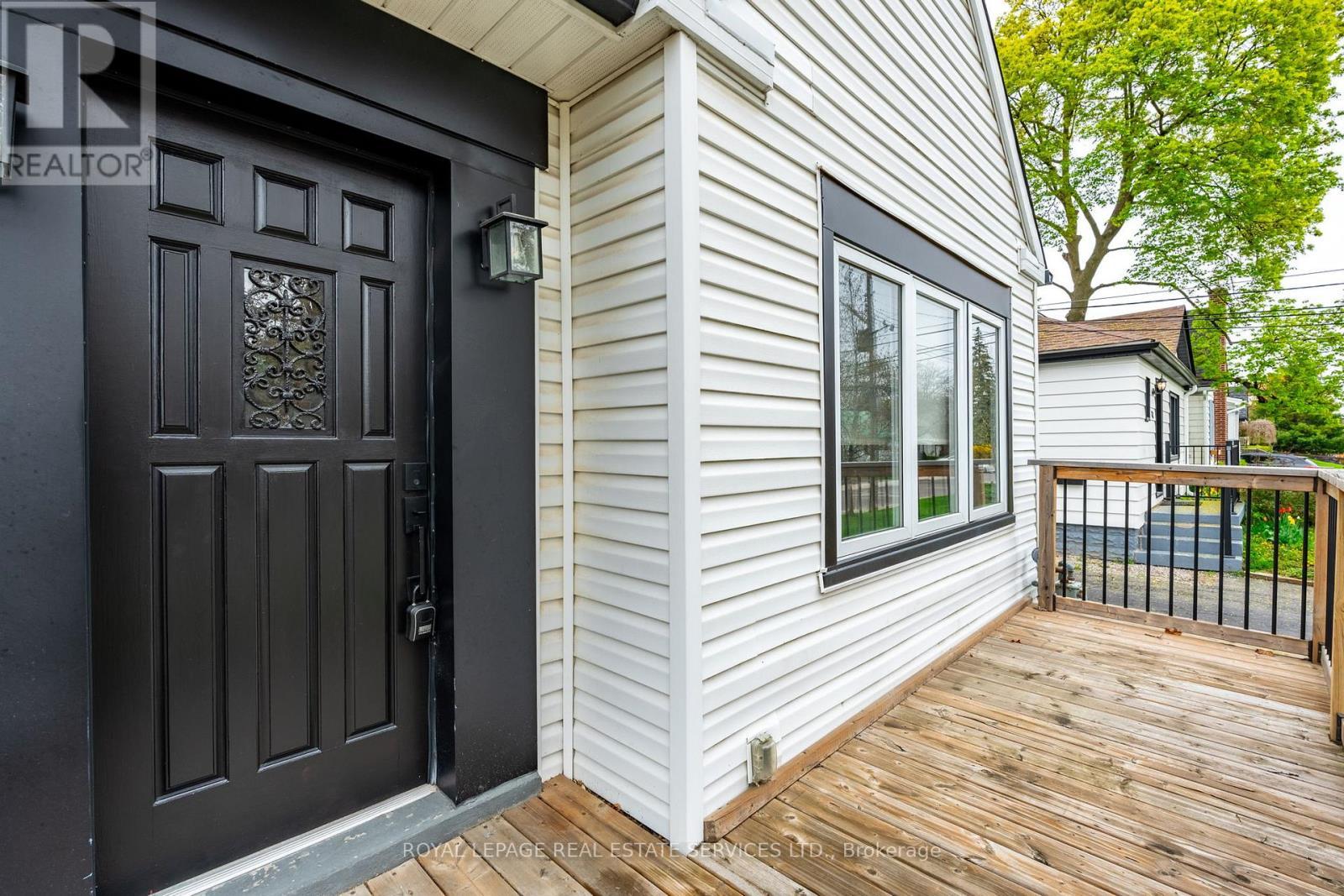 












182 CLOVERDALE AVENUE

,
Hamilton,




Ontario
L8K4M3

