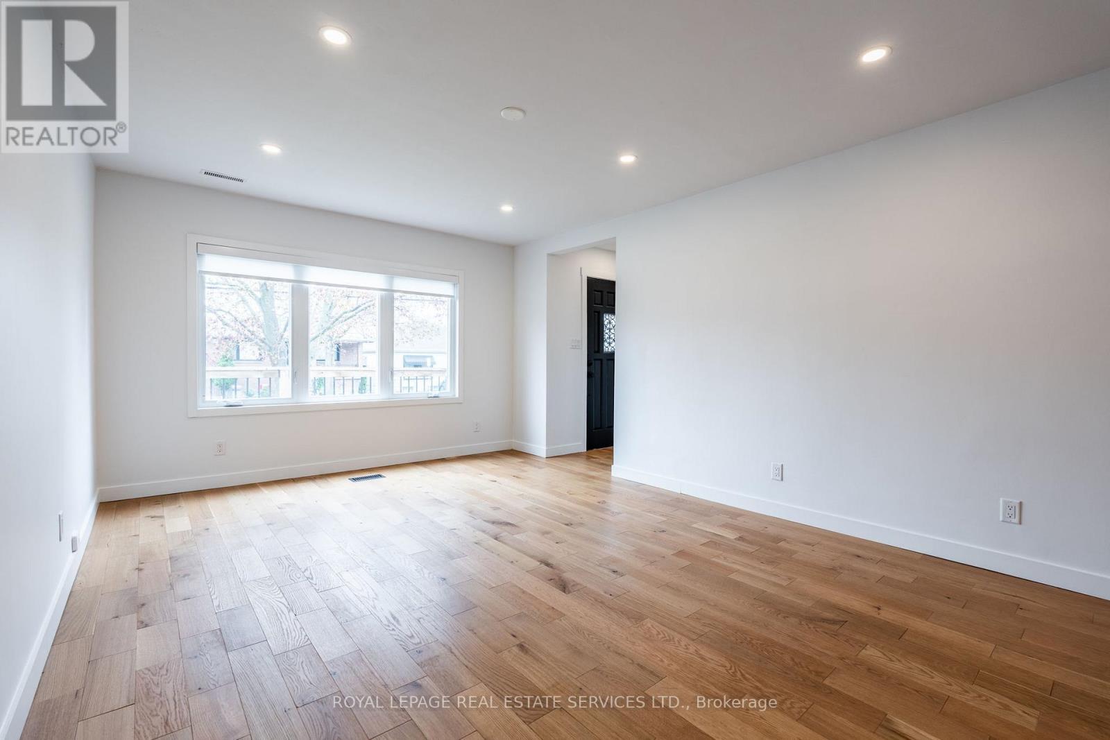












182 CLOVERDALE AVENUE

,
Hamilton,




Ontario
L8K4M3

