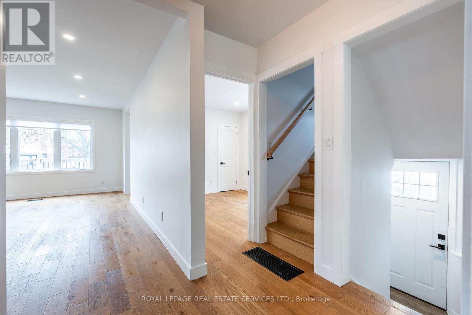 












182 CLOVERDALE AVENUE

,
Hamilton,




Ontario
L8K4M3

