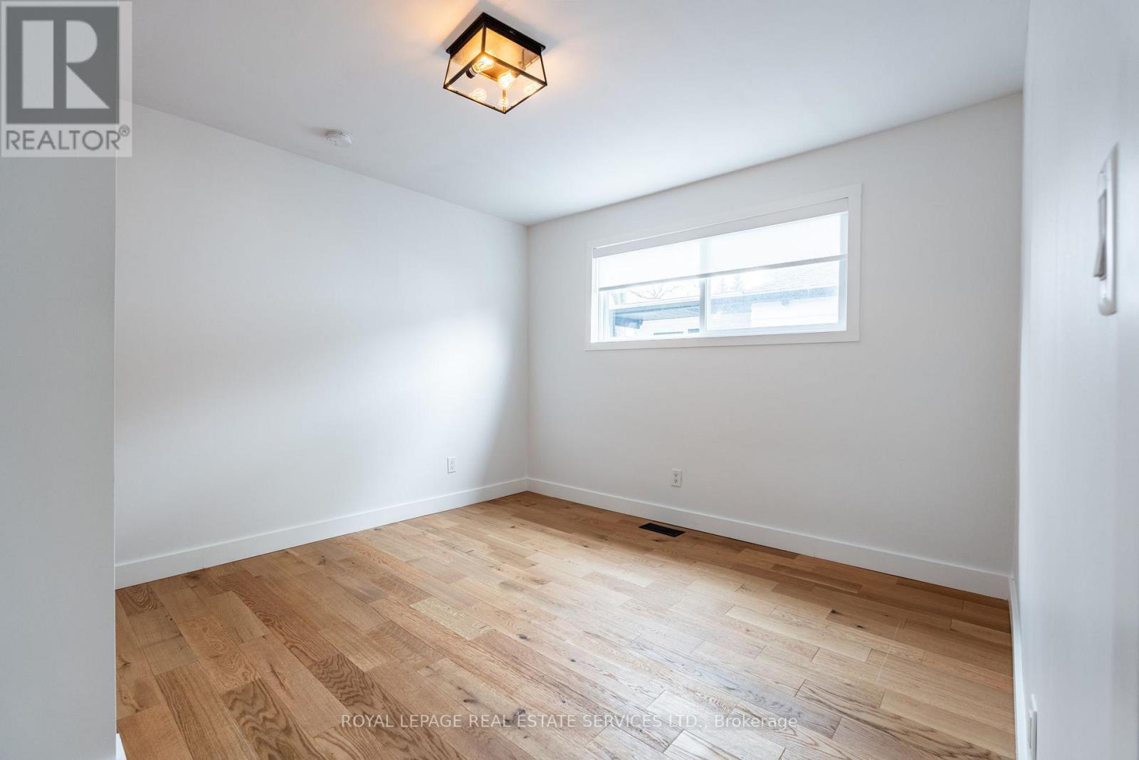 












182 CLOVERDALE AVENUE

,
Hamilton,




Ontario
L8K4M3

