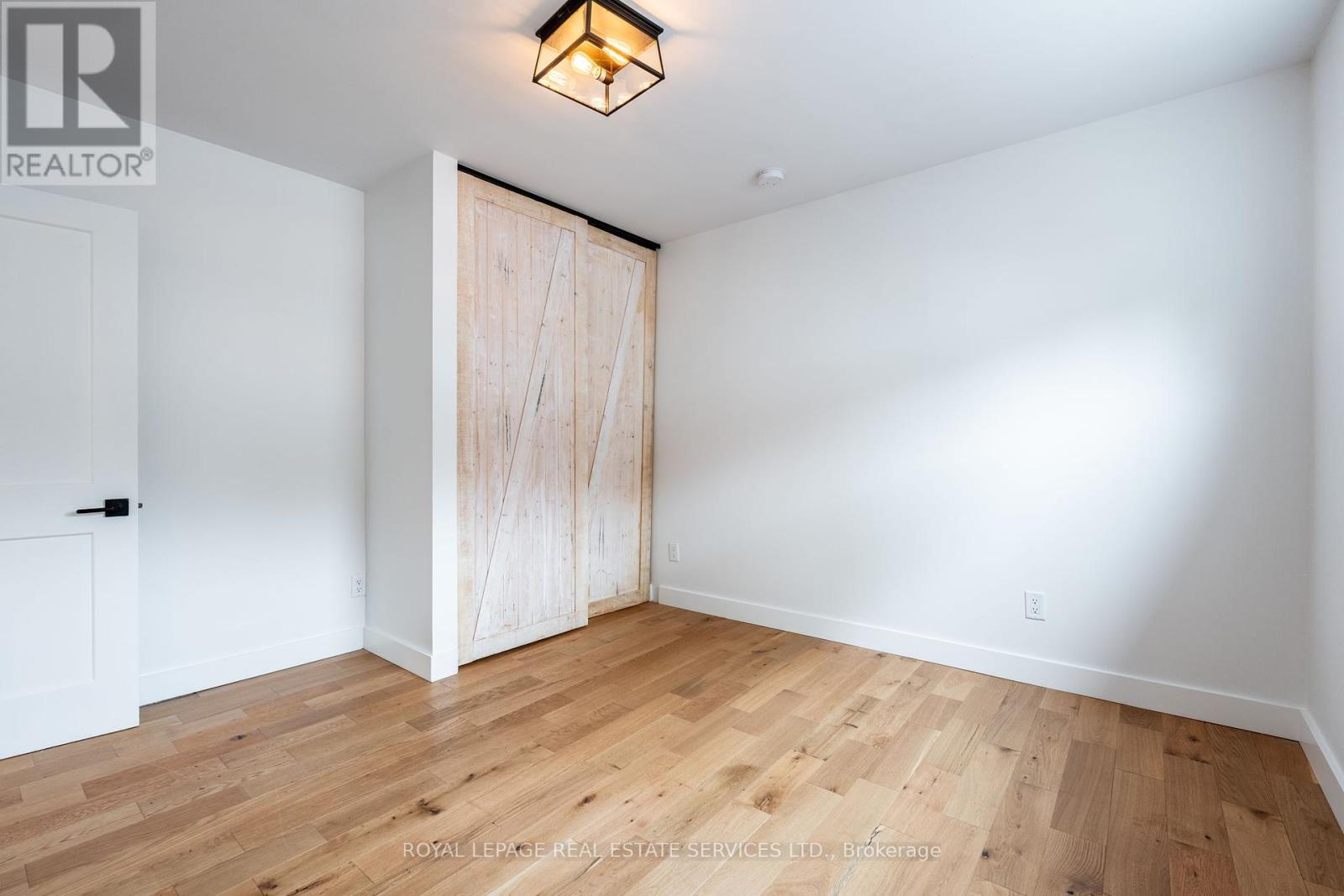 












182 CLOVERDALE AVENUE

,
Hamilton,




Ontario
L8K4M3

