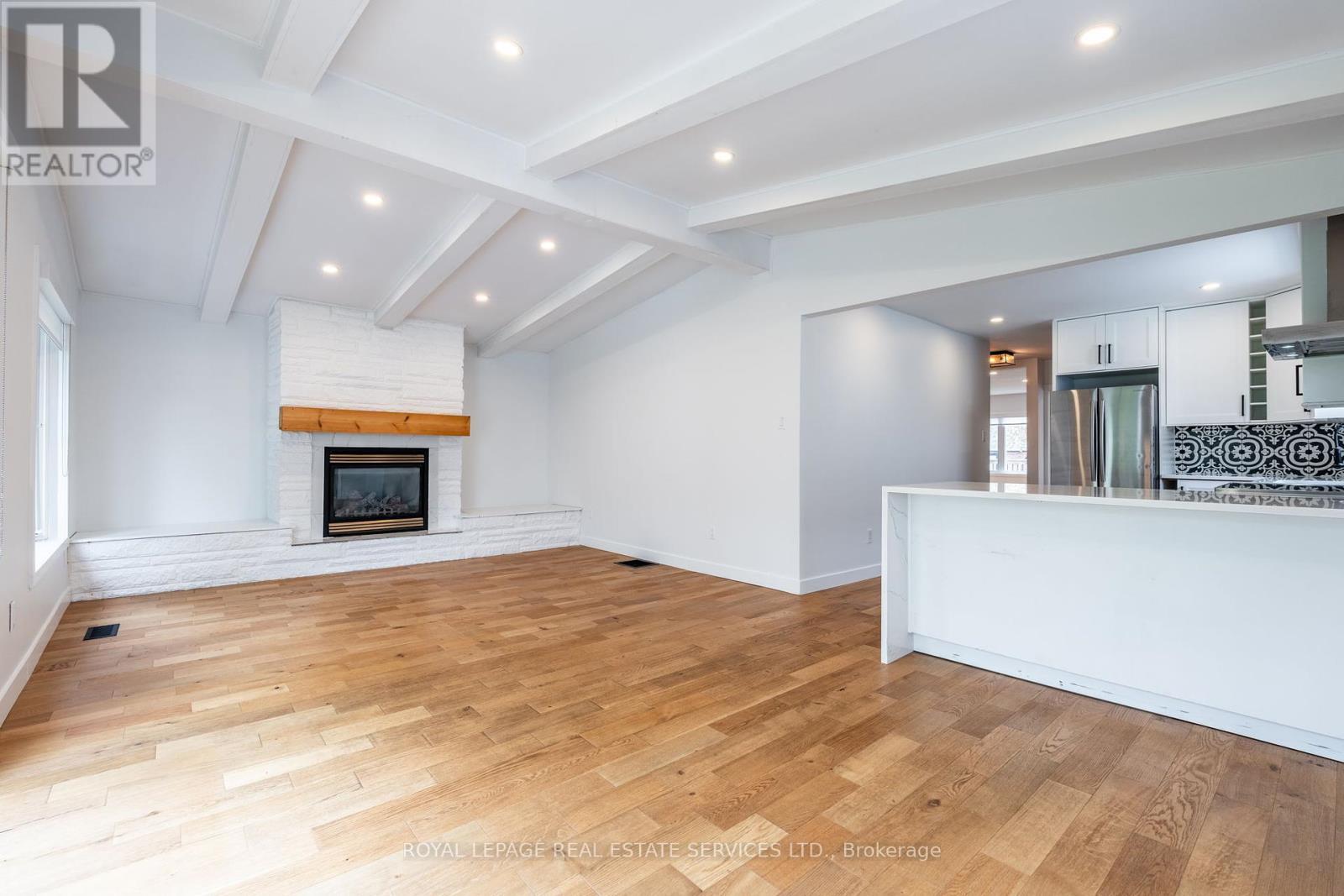 












182 CLOVERDALE AVENUE

,
Hamilton,




Ontario
L8K4M3

