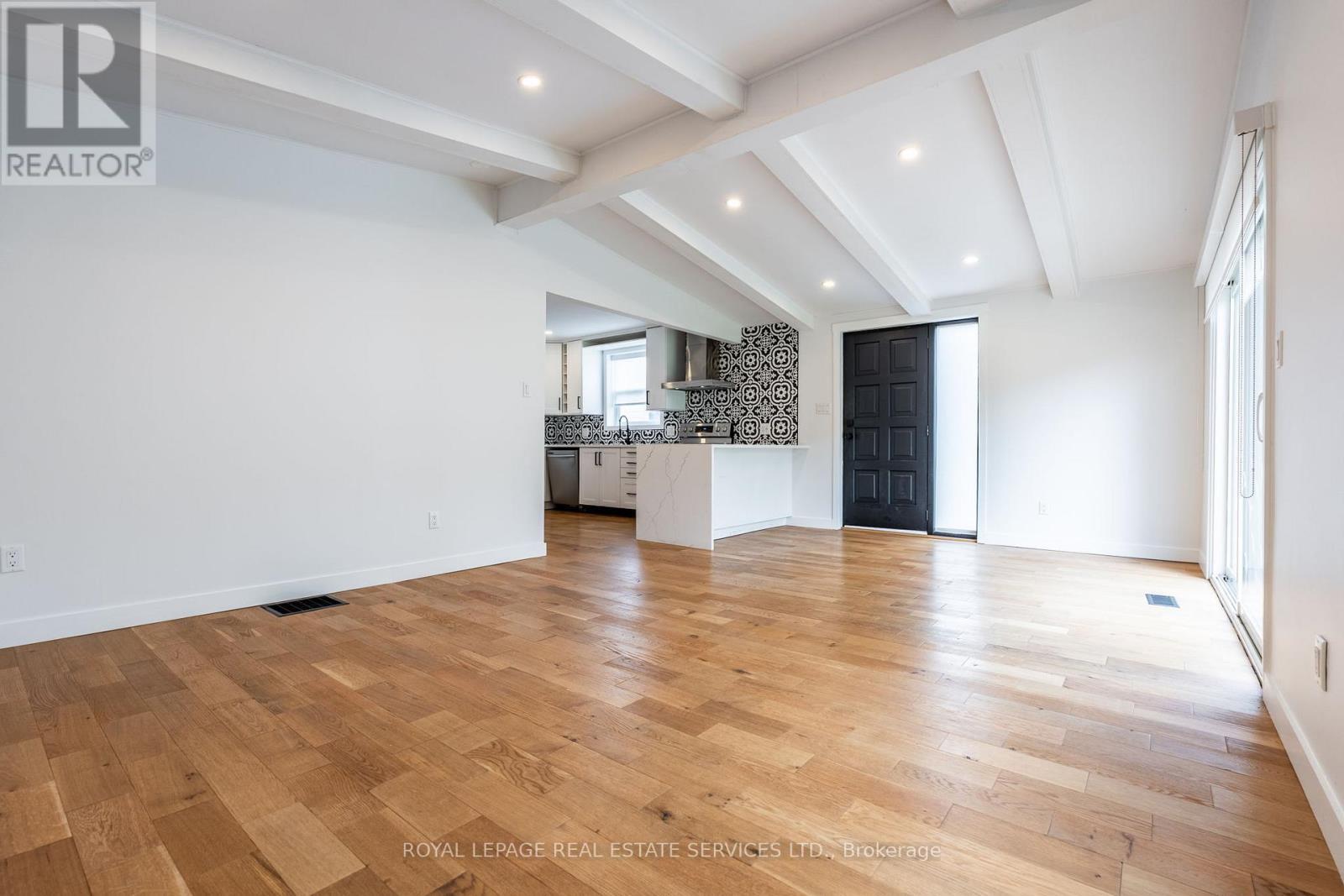 












182 CLOVERDALE AVENUE

,
Hamilton,




Ontario
L8K4M3

