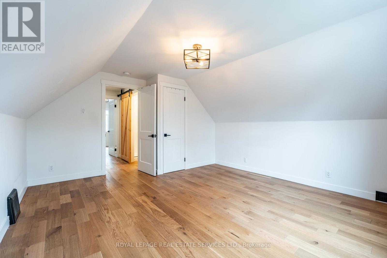 












182 CLOVERDALE AVENUE

,
Hamilton,




Ontario
L8K4M3

