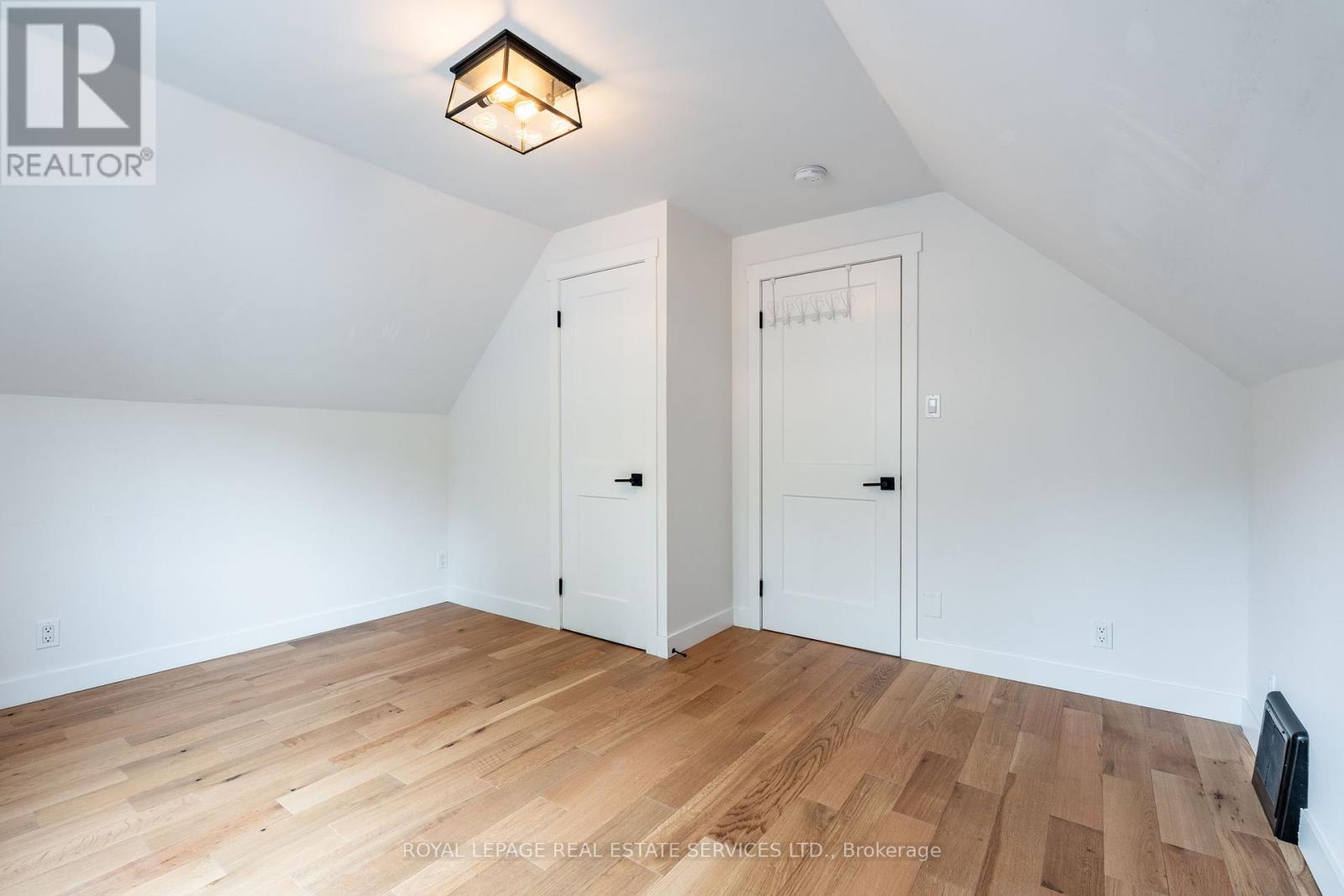 












182 CLOVERDALE AVENUE

,
Hamilton,




Ontario
L8K4M3

