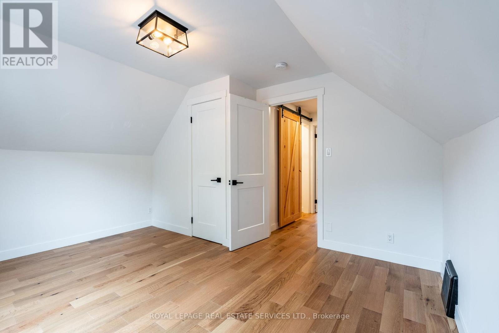 












182 CLOVERDALE AVENUE

,
Hamilton,




Ontario
L8K4M3

