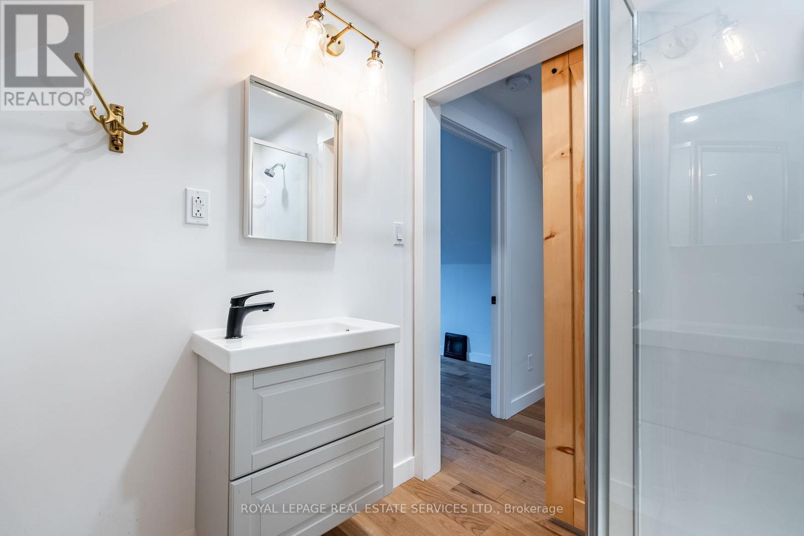 












182 CLOVERDALE AVENUE

,
Hamilton,




Ontario
L8K4M3

