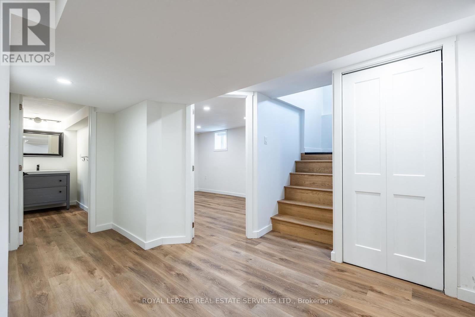












182 CLOVERDALE AVENUE

,
Hamilton,




Ontario
L8K4M3

