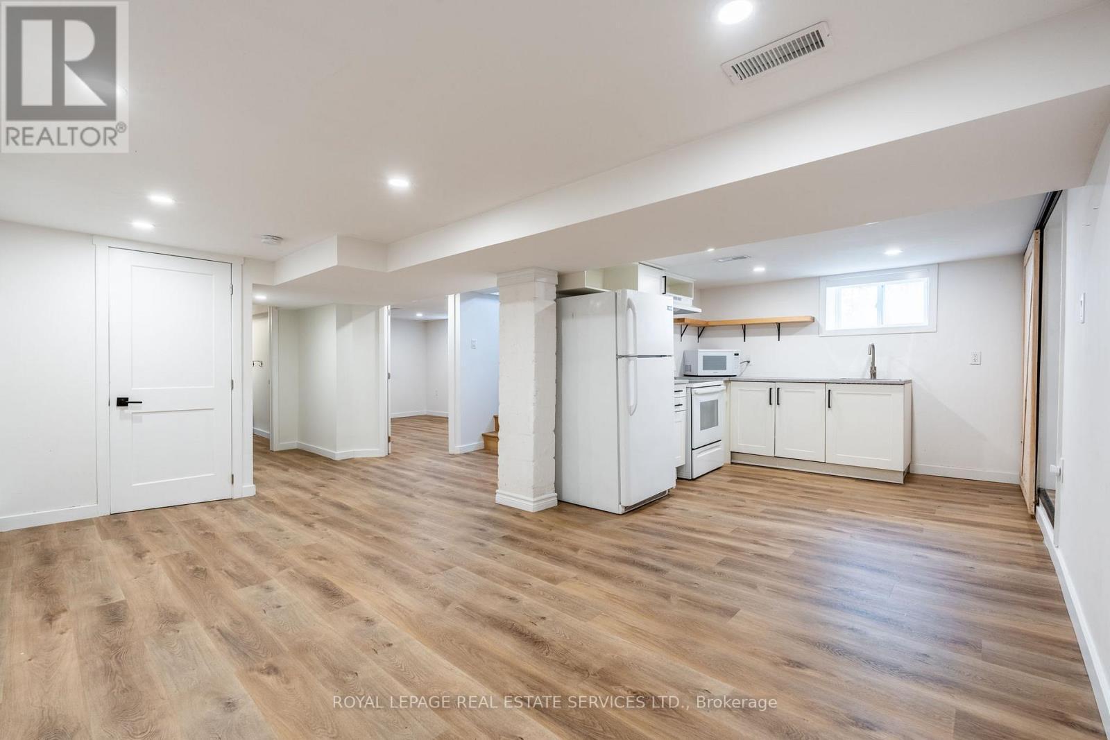 












182 CLOVERDALE AVENUE

,
Hamilton,




Ontario
L8K4M3

