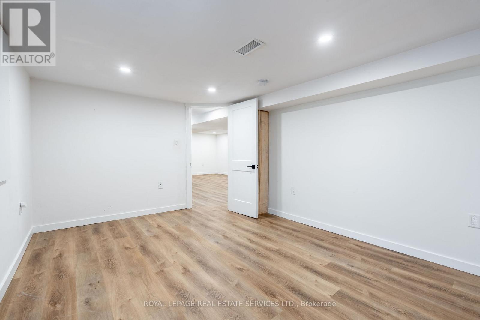 












182 CLOVERDALE AVENUE

,
Hamilton,




Ontario
L8K4M3


