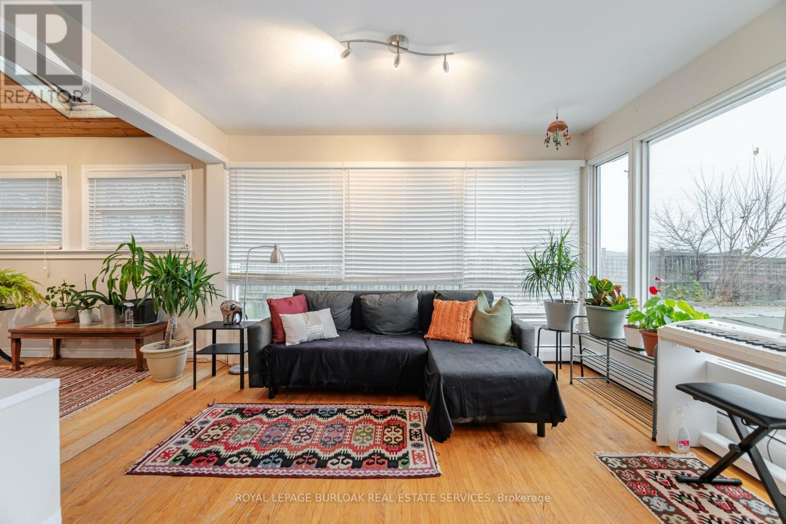 












805 RIDGE ROAD

,
Hamilton,




Ontario
L8J2Y3

